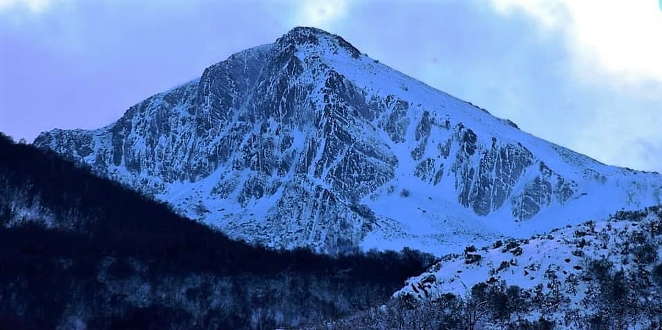 montaña en el valle gordo