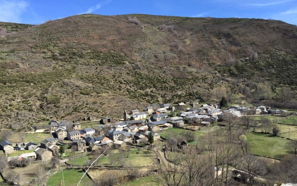 vista del pueblo desde lo alto